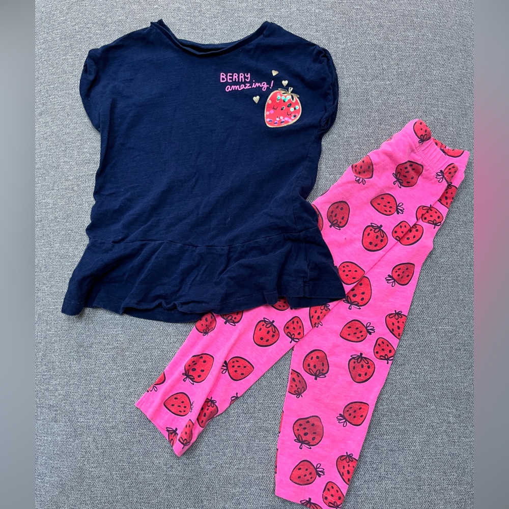 Carters girls Berry outfit . T- shirt & strawberry 🍓 Capri leggings size 6x